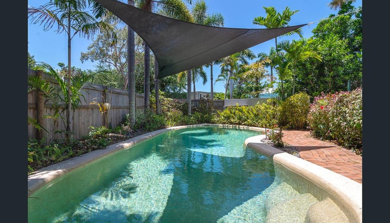 Modern 2 Bedroom Townhouse - Four Mile Beach Escapes Port Douglas Bagian luar foto