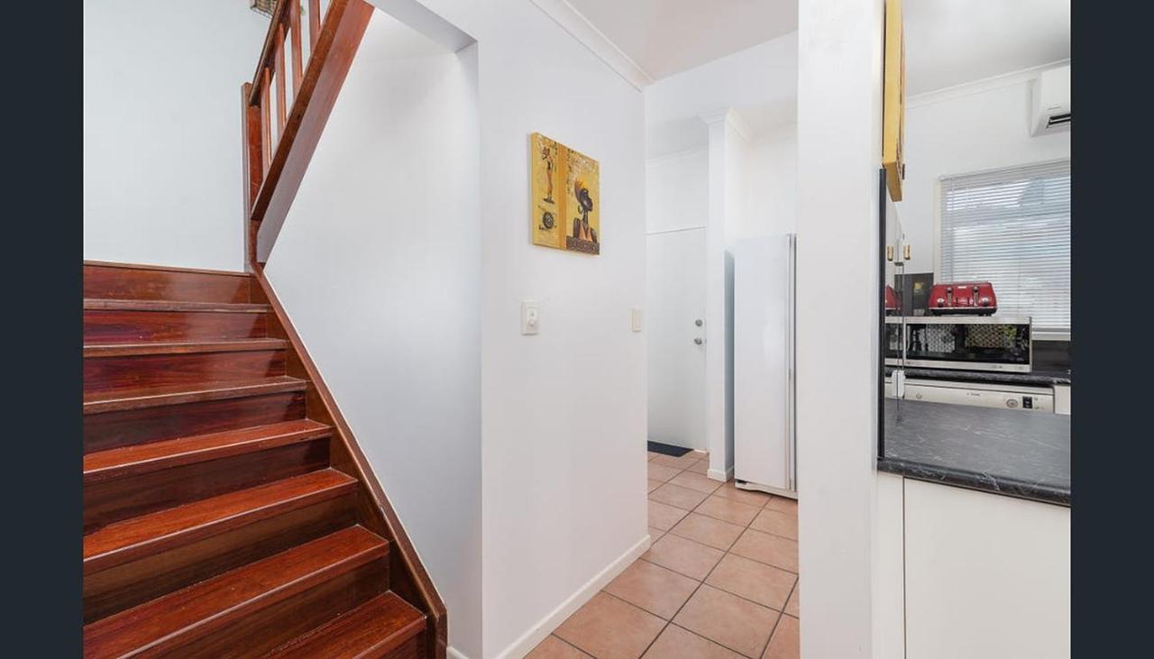 Modern 2 Bedroom Townhouse - Four Mile Beach Escapes Port Douglas Bagian luar foto