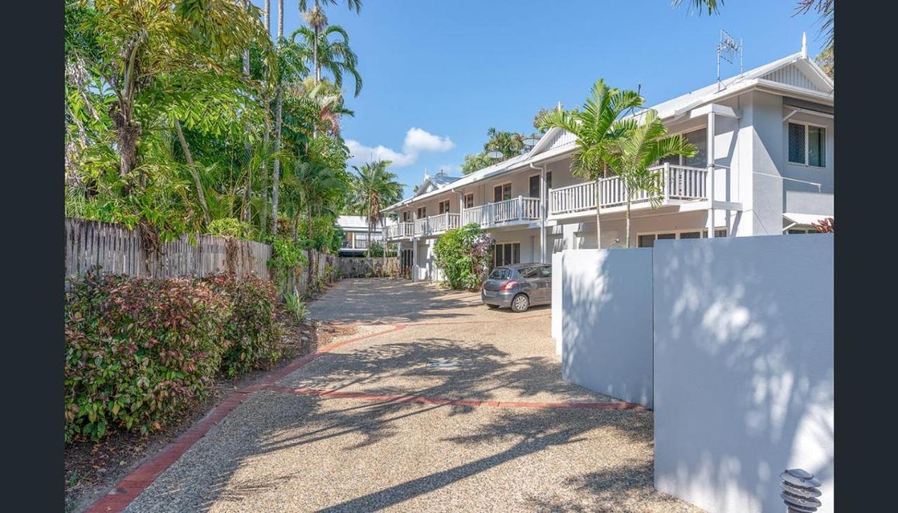 Modern 2 Bedroom Townhouse - Four Mile Beach Escapes Port Douglas Bagian luar foto