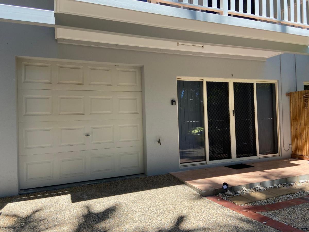 Modern 2 Bedroom Townhouse - Four Mile Beach Escapes Port Douglas Bagian luar foto
