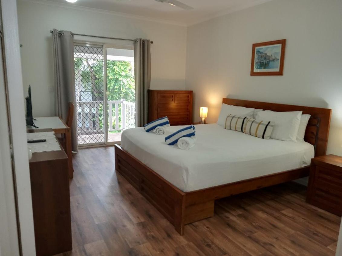 Modern 2 Bedroom Townhouse - Four Mile Beach Escapes Port Douglas Bagian luar foto