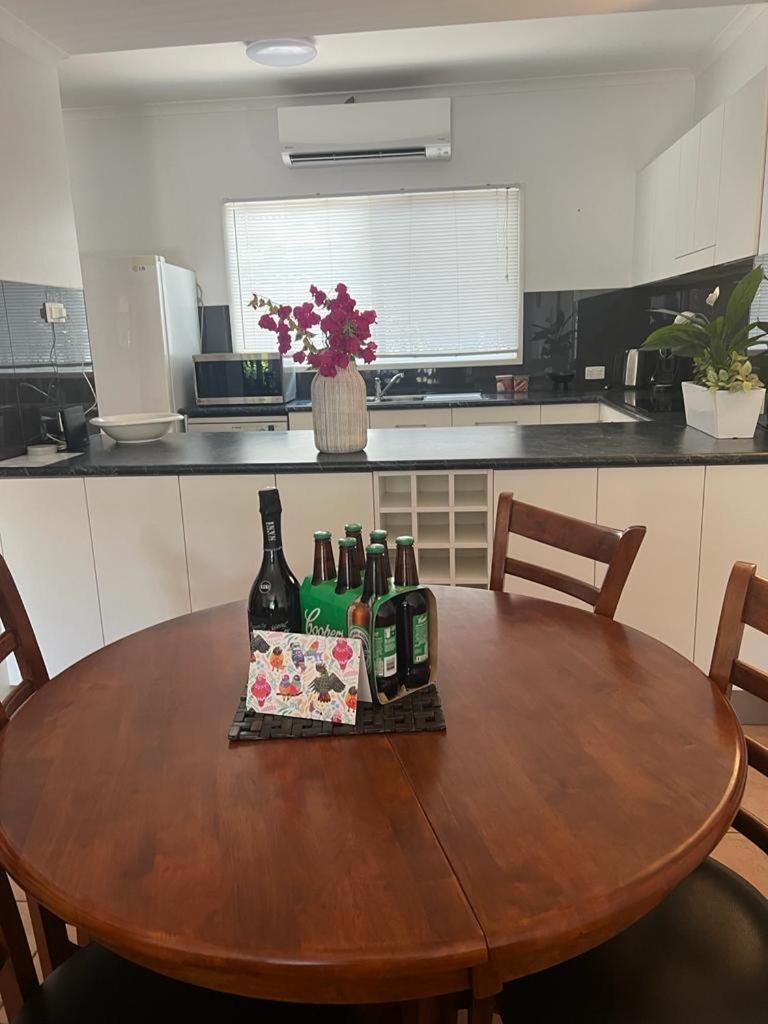 Modern 2 Bedroom Townhouse - Four Mile Beach Escapes Port Douglas Bagian luar foto